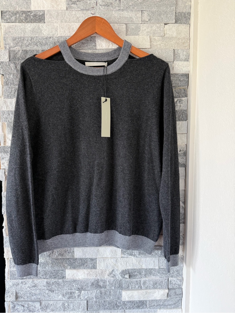 Women’s ONE GREY DAY NWT 100% Cashmere Grey Cutout Two Tone Sweater-Size Large